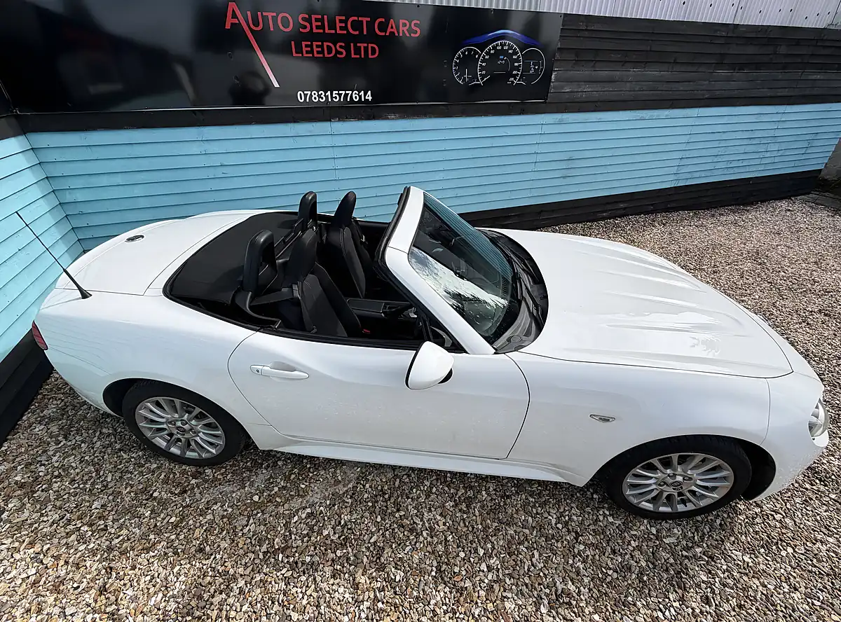 Used 2017 Fiat 124 Spider Classica Ice White - Interior and Exterior details 12