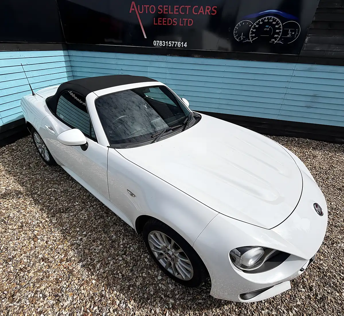 Used 2017 Fiat 124 Spider Classica Ice White - Interior and Exterior details 13