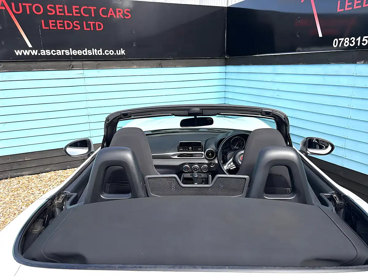 Used 2017 Fiat 124 Spider Classica Ice White - Interior and Exterior details 14