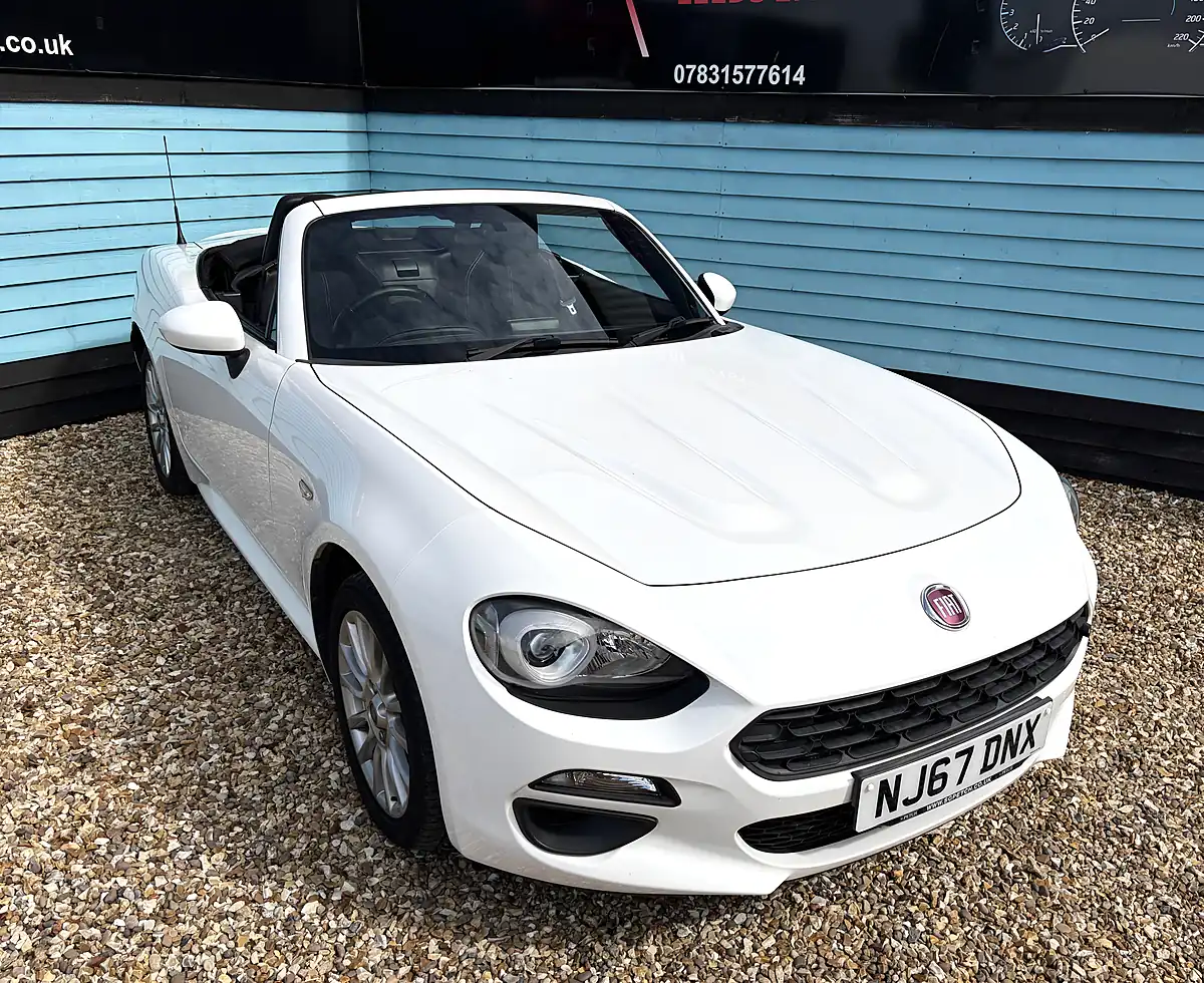 Used 2017 Fiat 124 Spider Classica Ice White - Interior and Exterior details 4
