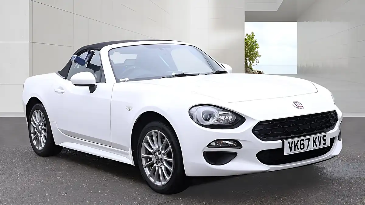Used 2017 Fiat 124 Spider Classica White - Front View