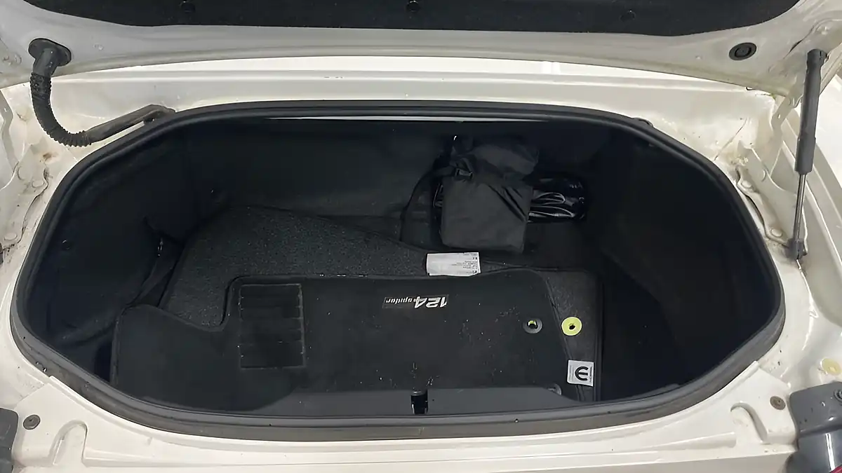 Used 2017 Fiat 124 Spider Classica White - Interior and Exterior details 14