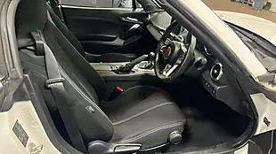 Used 2017 Fiat 124 Spider Classica White - Interior and Exterior details 16
