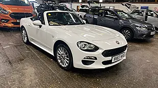 Used 2017 Fiat 124 Spider Classica White - Interior and Exterior details 18