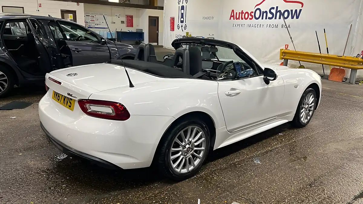 Used 2017 Fiat 124 Spider Classica White - Interior and Exterior details 19