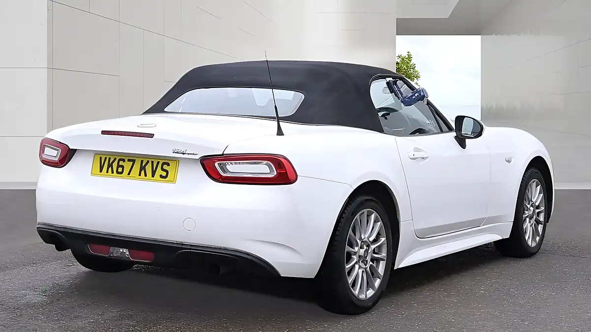 Used 2017 Fiat 124 Spider Classica White - Interior and Exterior details 7