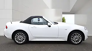 Used 2017 Fiat 124 Spider Classica White - Interior and Exterior details 9