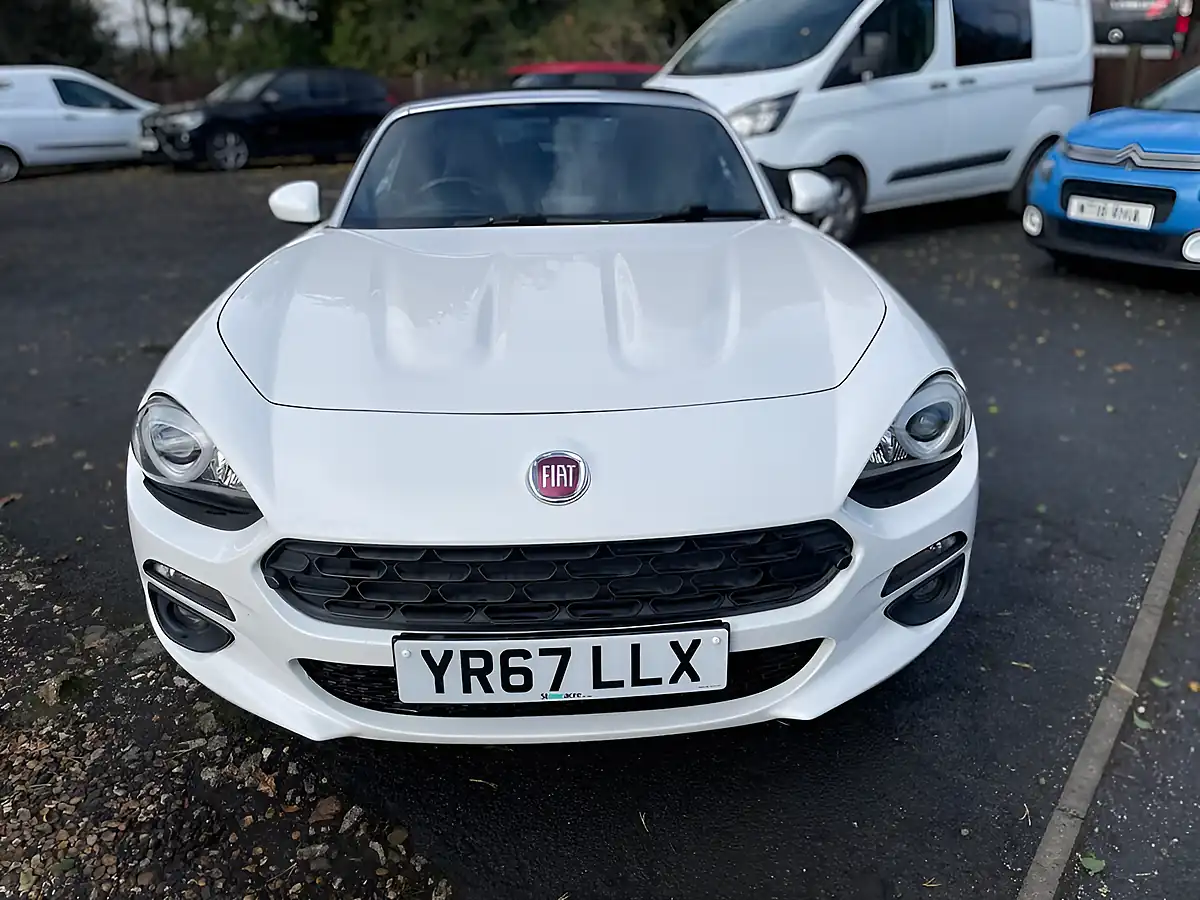 Used 2017 Fiat 124 Spider Lusso White - Interior and Exterior details 10