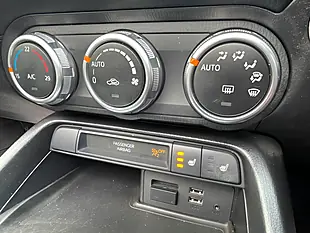 Used 2017 Fiat 124 Spider Lusso White - Interior and Exterior details 16
