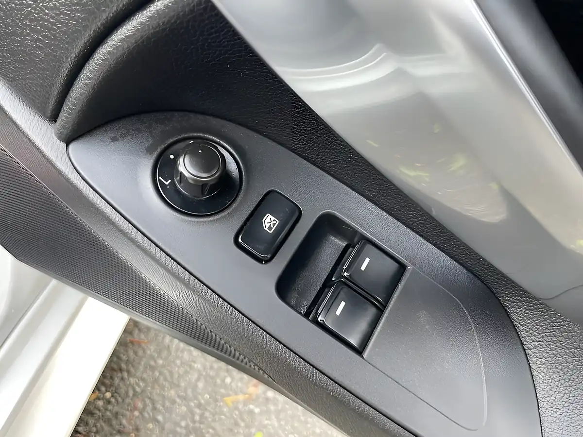 Used 2017 Fiat 124 Spider Lusso White - Interior and Exterior details 18