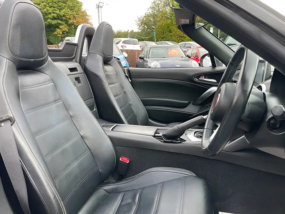 Used 2017 Fiat 124 Spider Lusso White - Interior and Exterior details 2