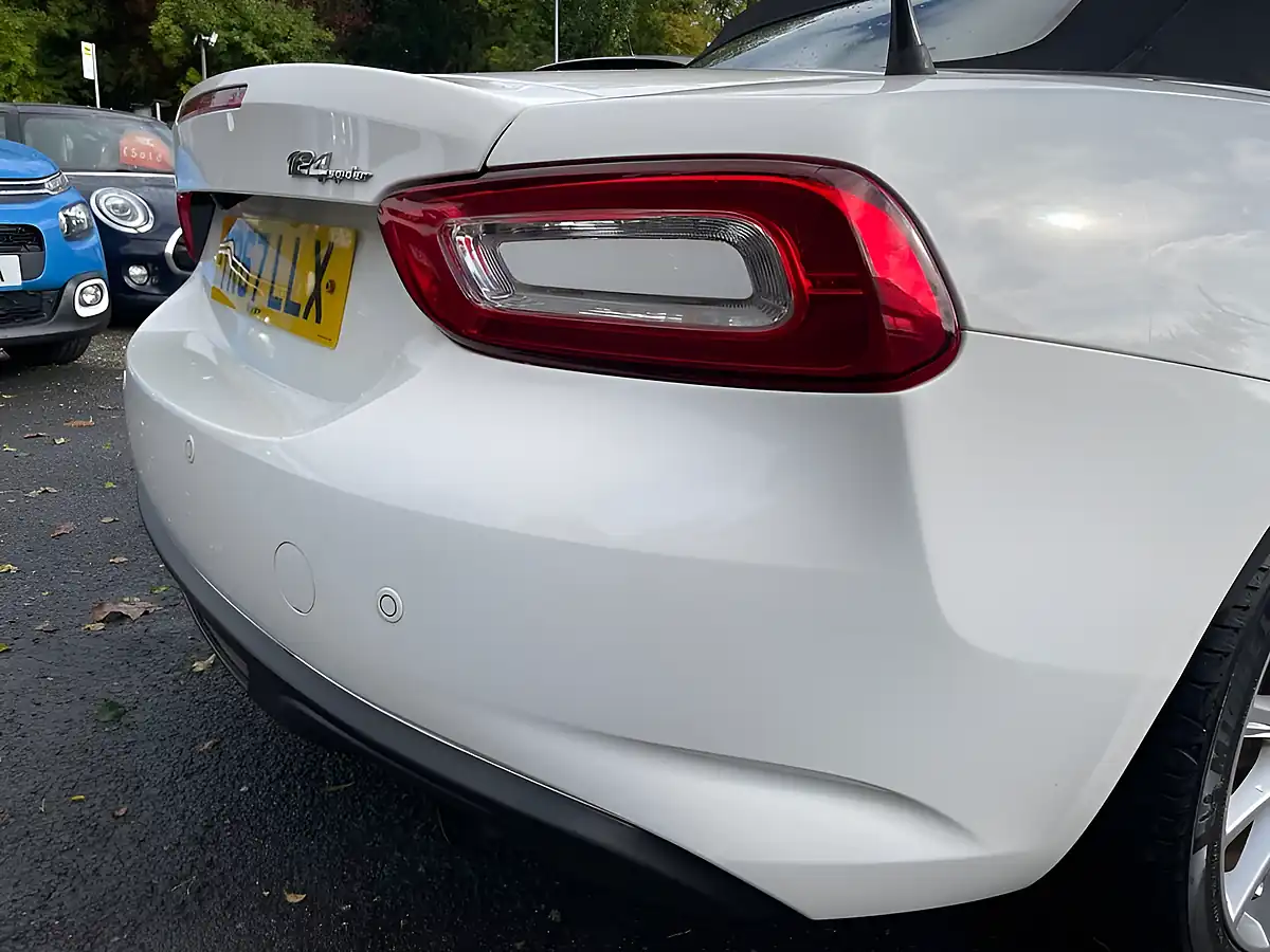 Used 2017 Fiat 124 Spider Lusso White - Interior and Exterior details 20