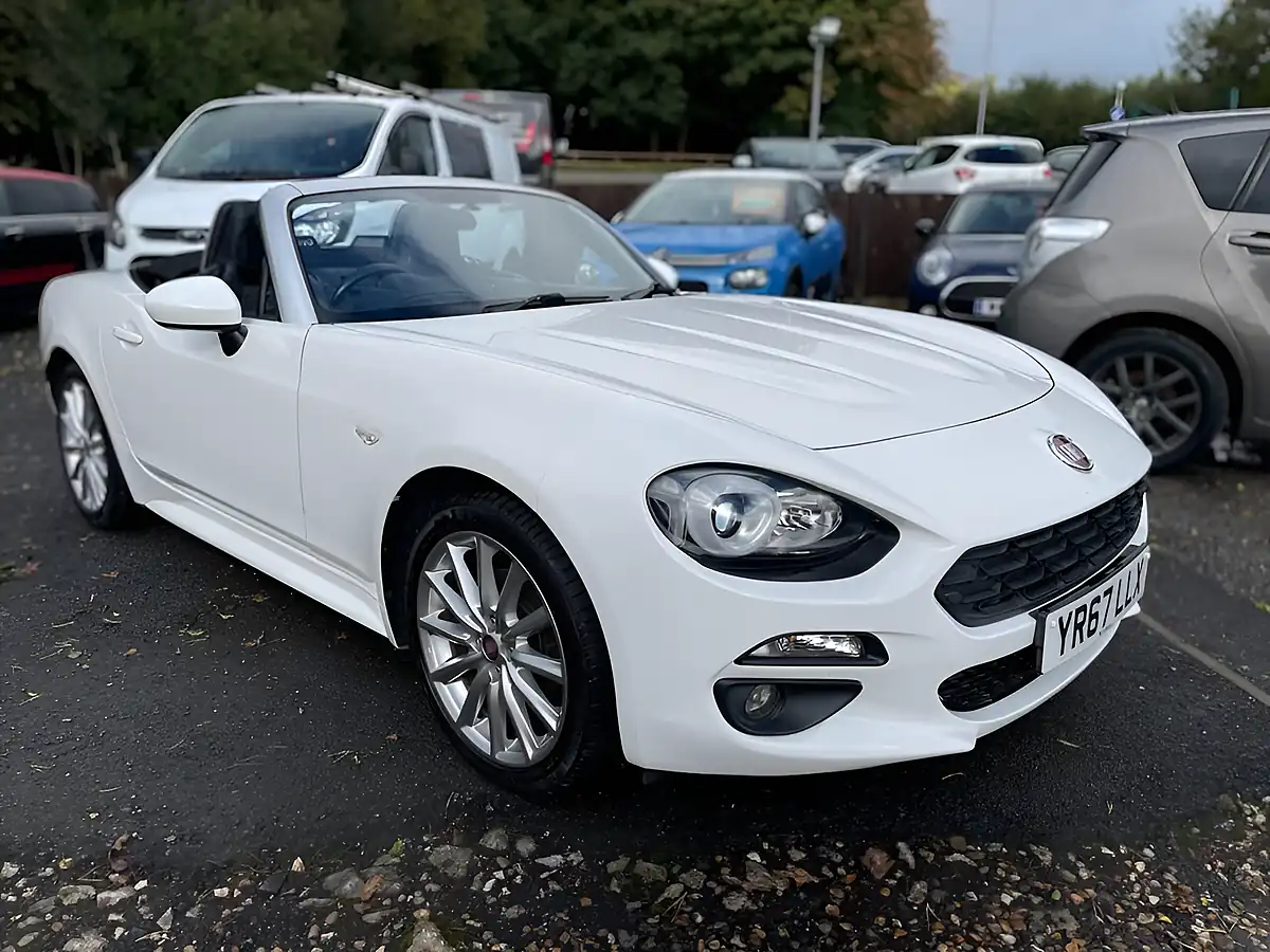 Used 2017 Fiat 124 Spider Lusso White - Interior and Exterior details 3