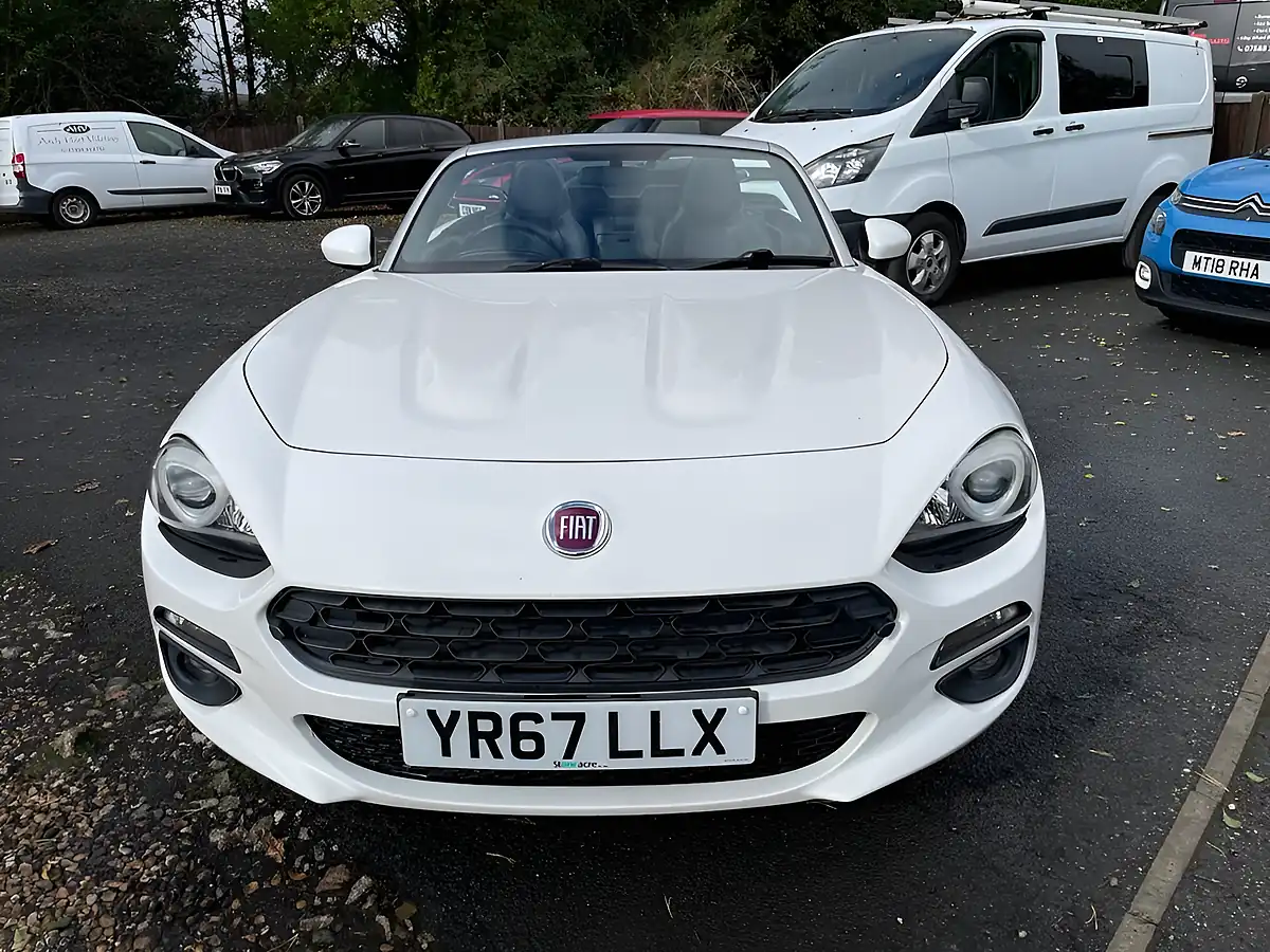 Used 2017 Fiat 124 Spider Lusso White - Interior and Exterior details 4