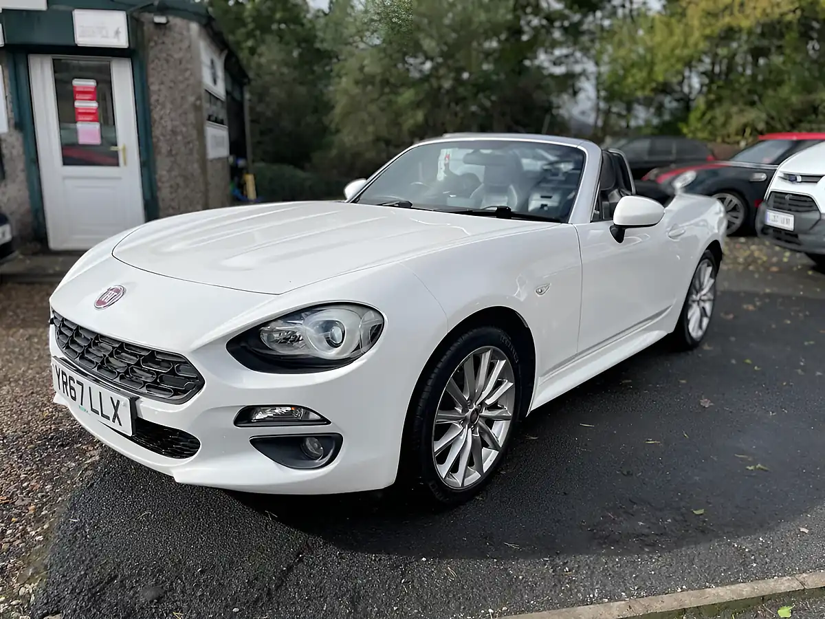 Used 2017 Fiat 124 Spider Lusso White - Interior and Exterior details 5