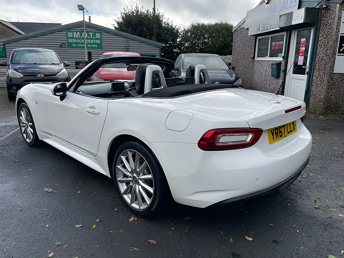 Used 2017 Fiat 124 Spider Lusso White - Interior and Exterior details 7