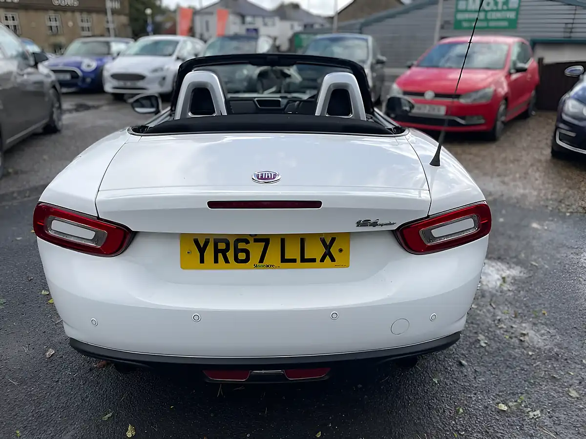 Used 2017 Fiat 124 Spider Lusso White - Interior and Exterior details 8