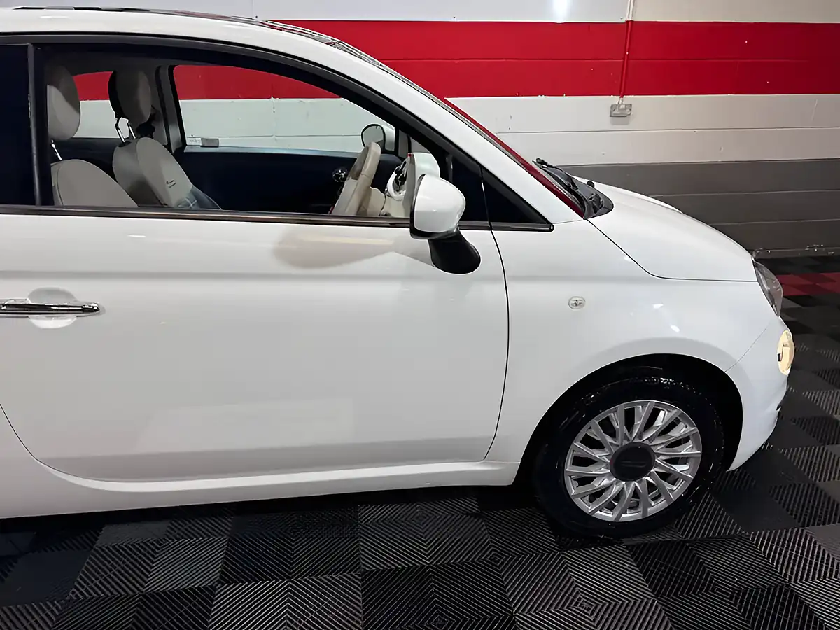 Used 2017 Fiat 500 Lounge Bossa Nova White - Interior and Exterior details 10