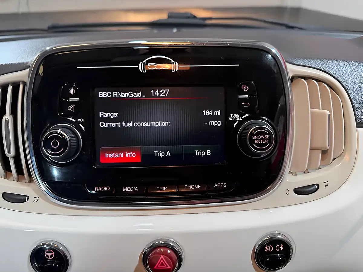 Used 2017 Fiat 500 Lounge Bossa Nova White - Interior and Exterior details 15