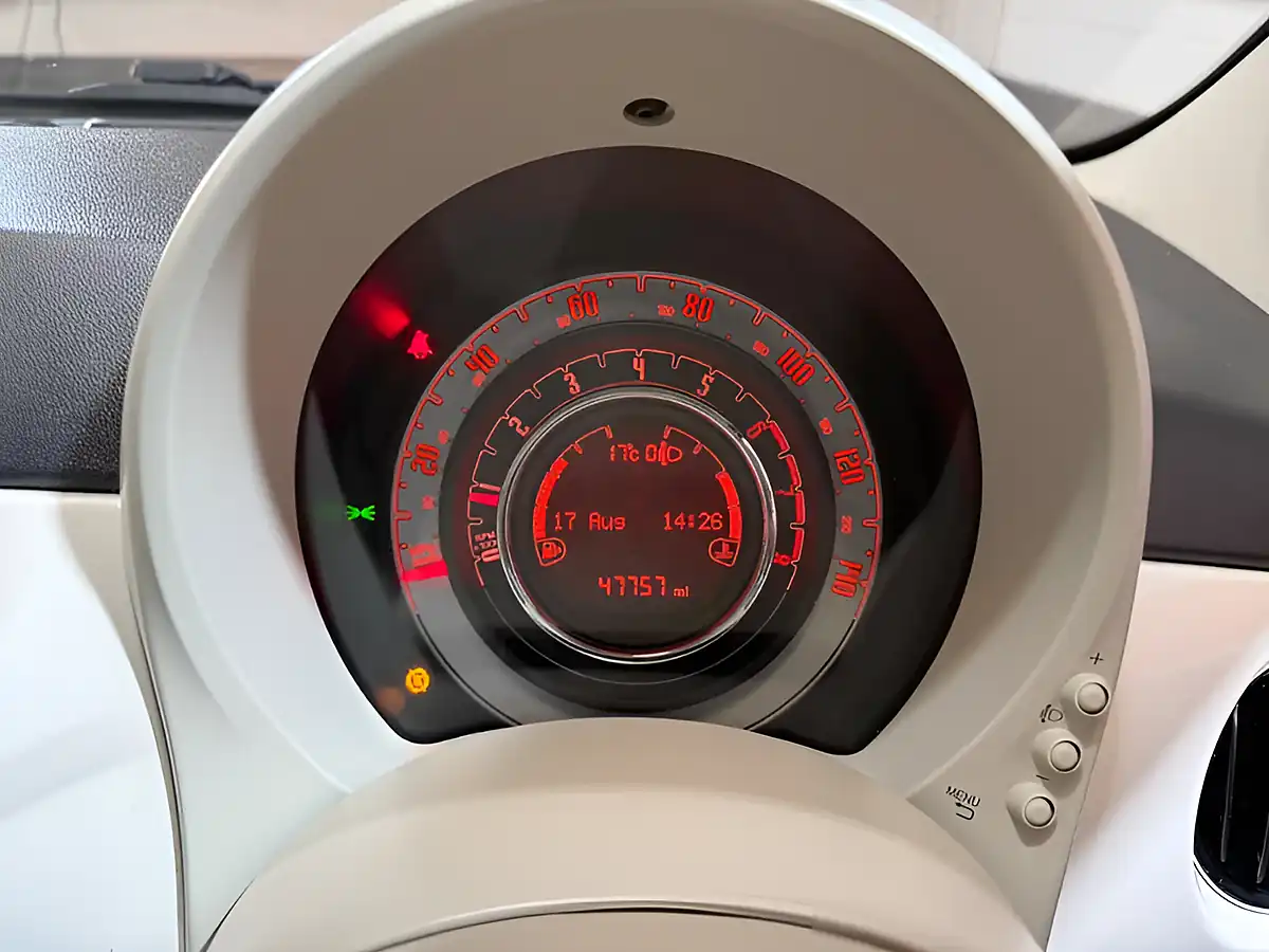 Used 2017 Fiat 500 Lounge Bossa Nova White - Interior and Exterior details 16