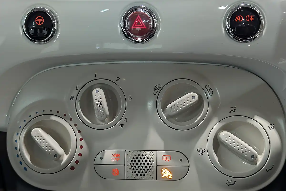 Used 2017 Fiat 500 Lounge Bossa Nova White - Interior and Exterior details 14