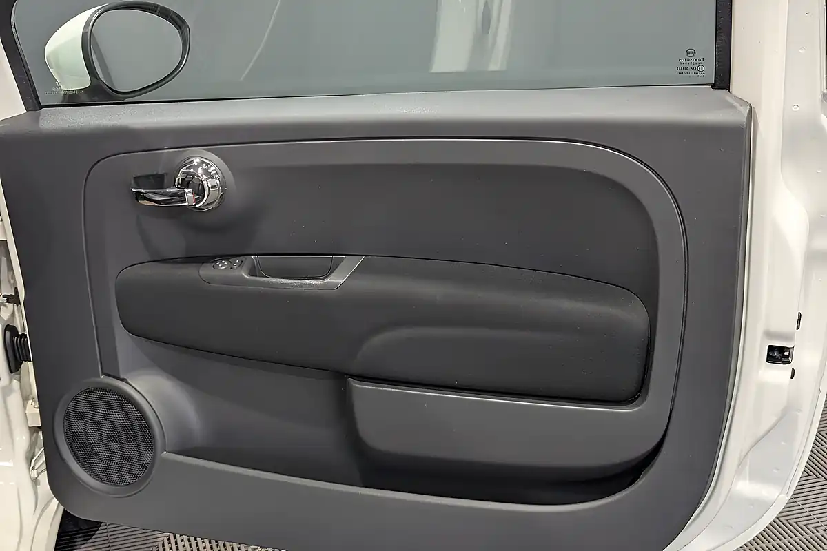 Used 2017 Fiat 500 Lounge Bossa Nova White - Interior and Exterior details 16