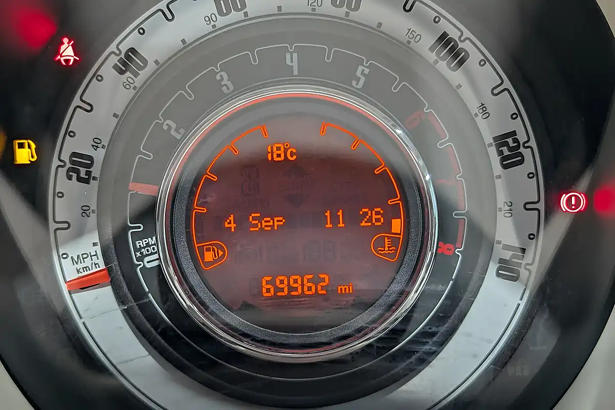 Used 2017 Fiat 500 Lounge Bossa Nova White - Interior and Exterior details 2