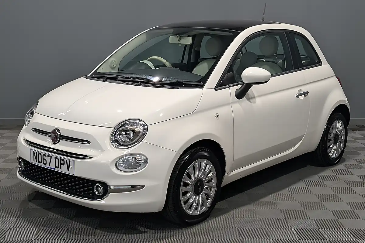Used 2017 Fiat 500 Lounge Bossa Nova White - Interior and Exterior details 4