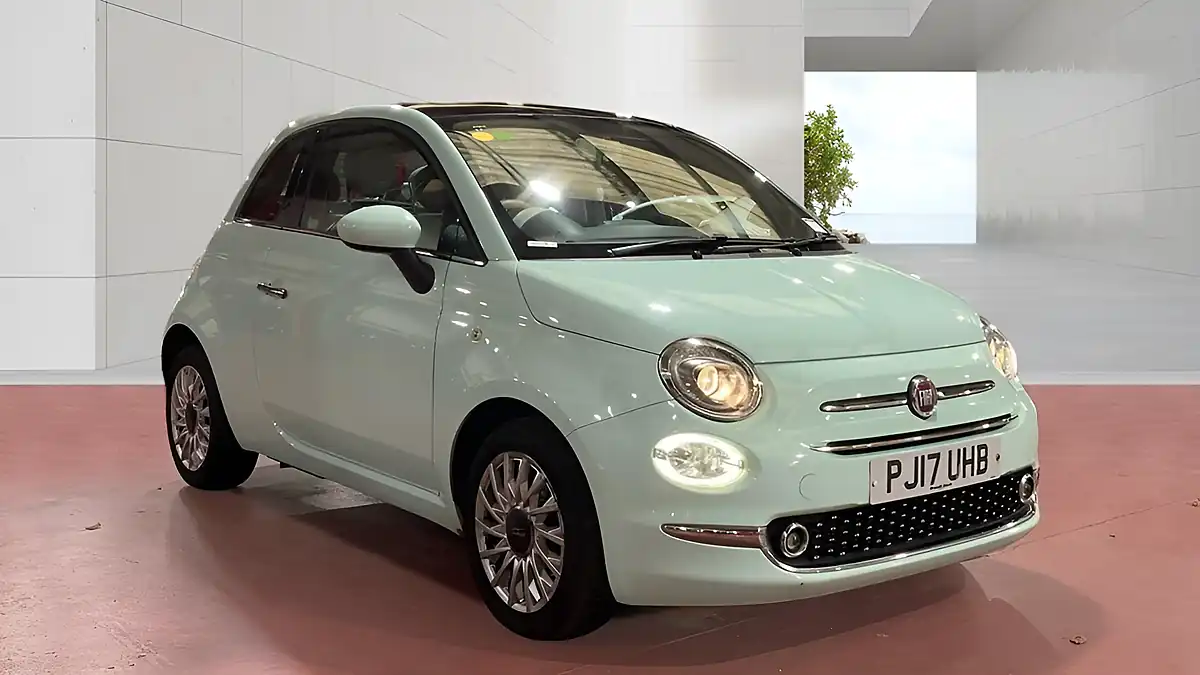 Used 2017 Fiat 500 Lounge Green - Front View
