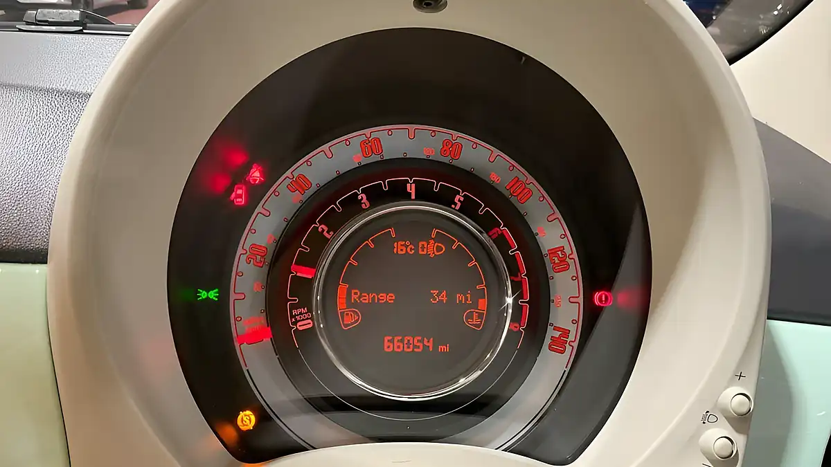 Used 2017 Fiat 500 Lounge Green - Interior and Exterior details 11