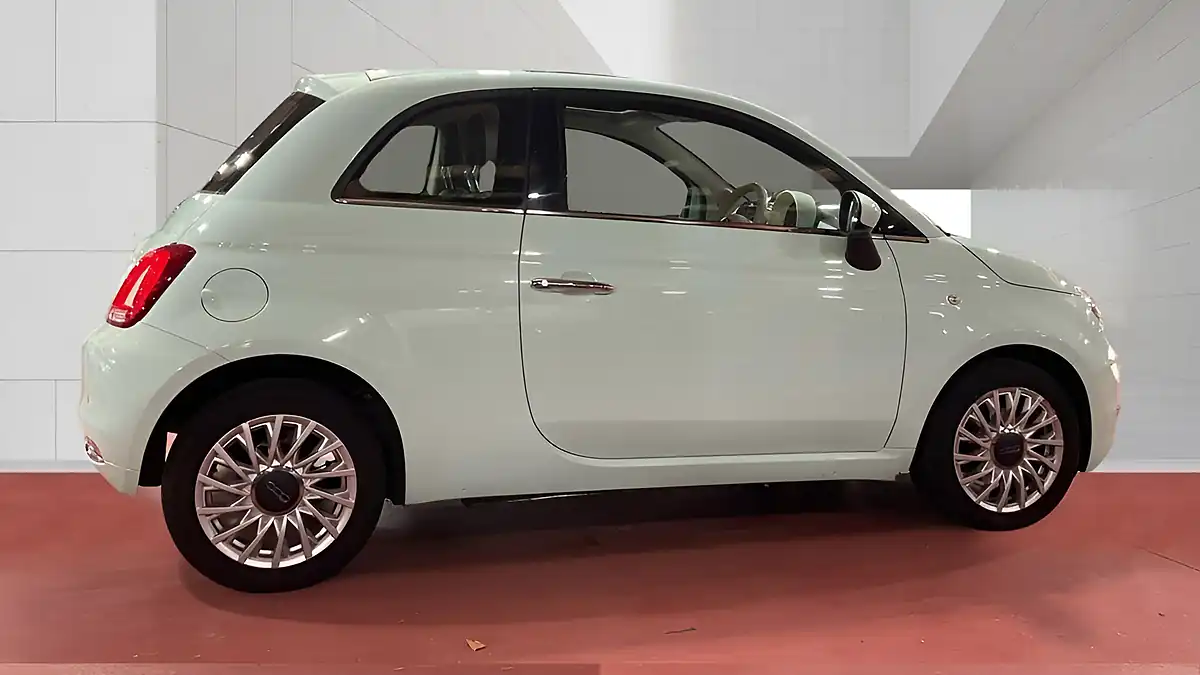 Used 2017 Fiat 500 Lounge Green - Interior and Exterior details 6