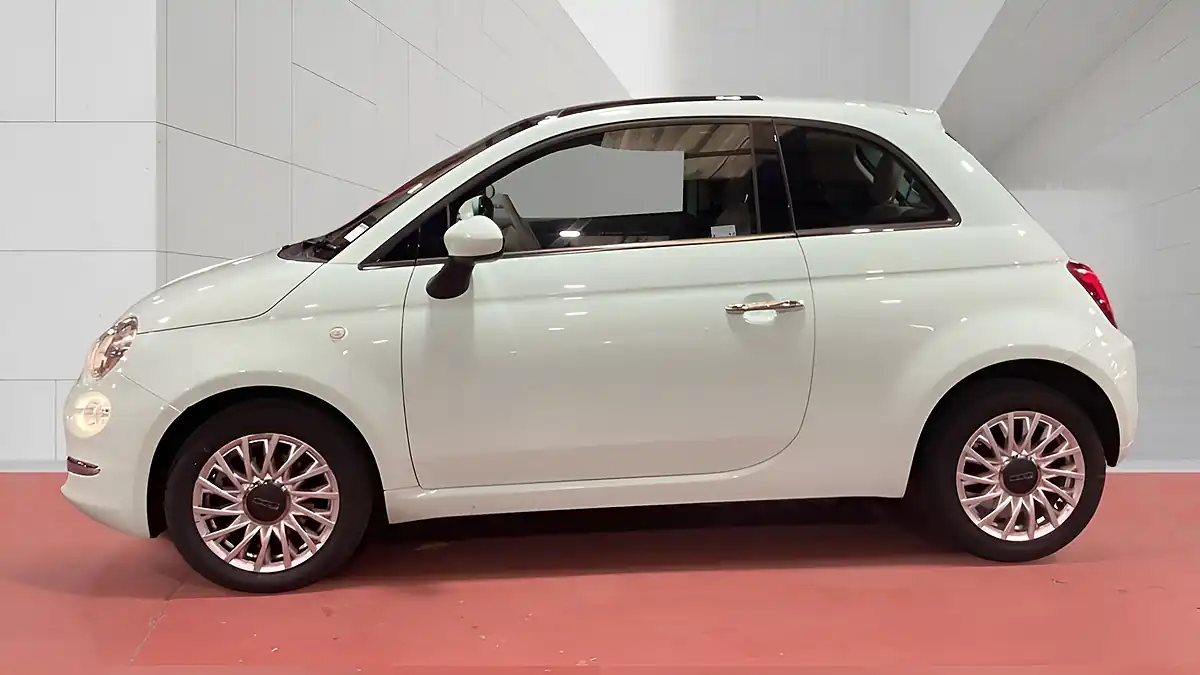 Used 2017 Fiat 500 Lounge Green - Interior and Exterior details 7