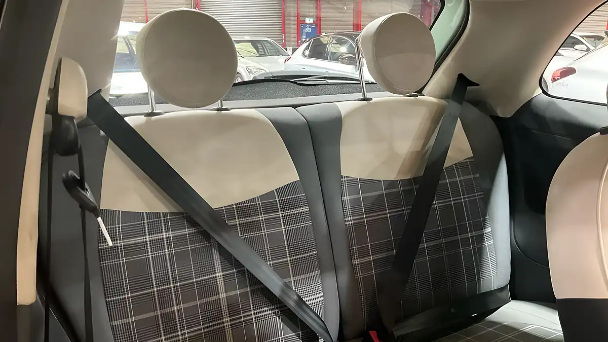 Used 2017 Fiat 500 Lounge Green - Interior and Exterior details 9