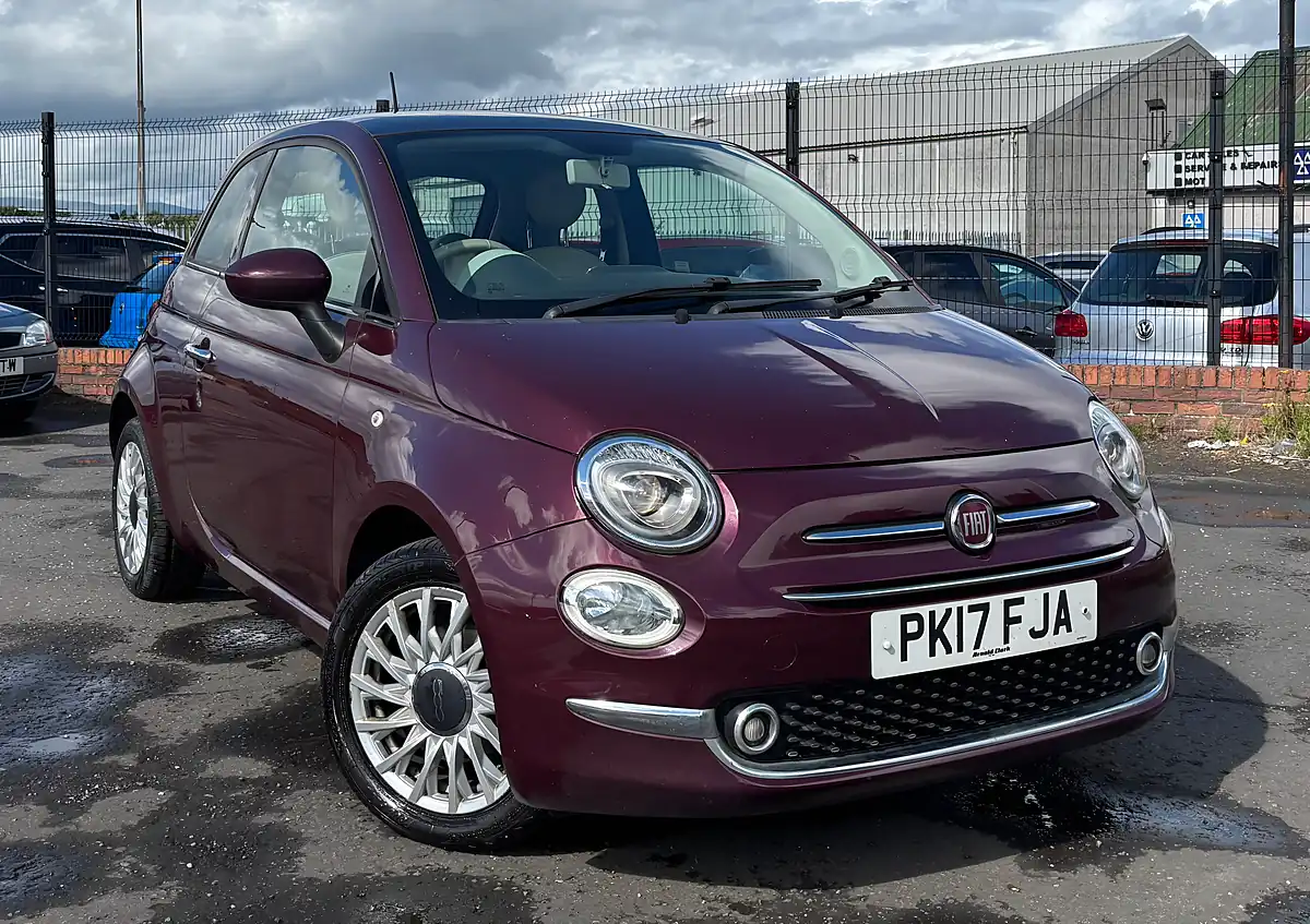 Used 2017 Fiat 500 Lounge Red - Front View