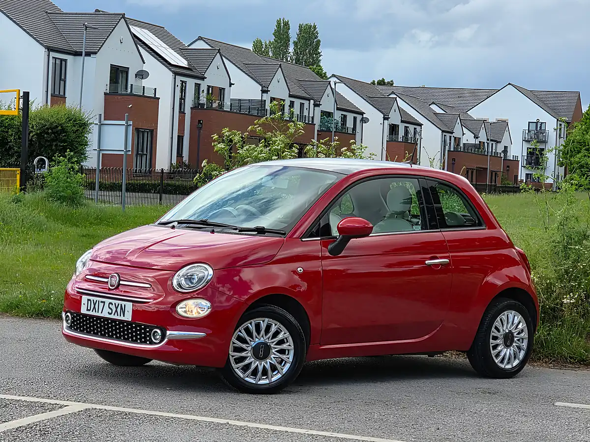 Used 2017 Fiat 500 Lounge Red - Interior and Exterior details 3