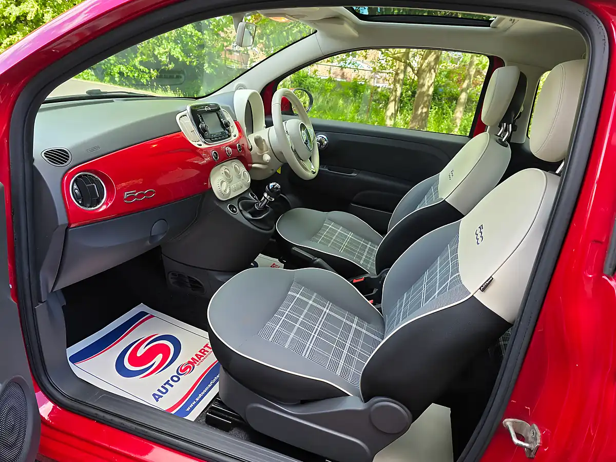 Used 2017 Fiat 500 Lounge Red - Interior and Exterior details 9
