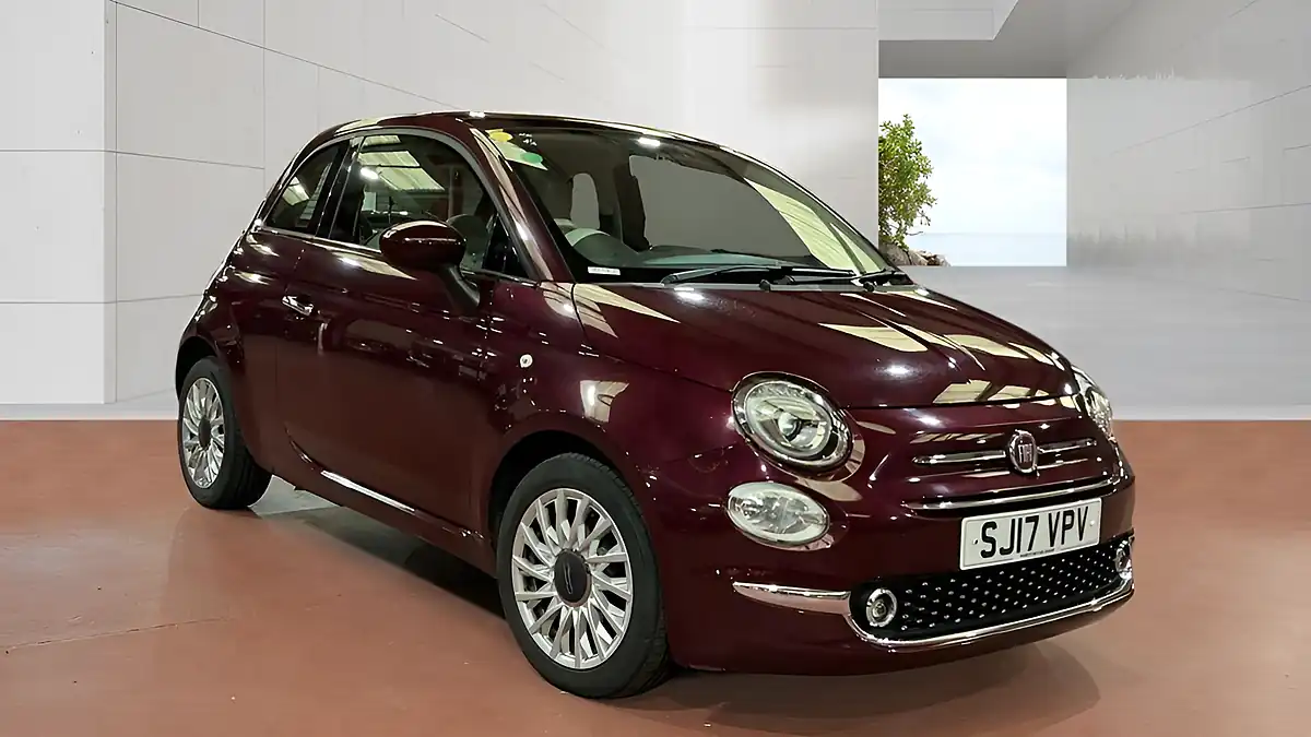 Used 2017 Fiat 500 Lounge Red - Front View
