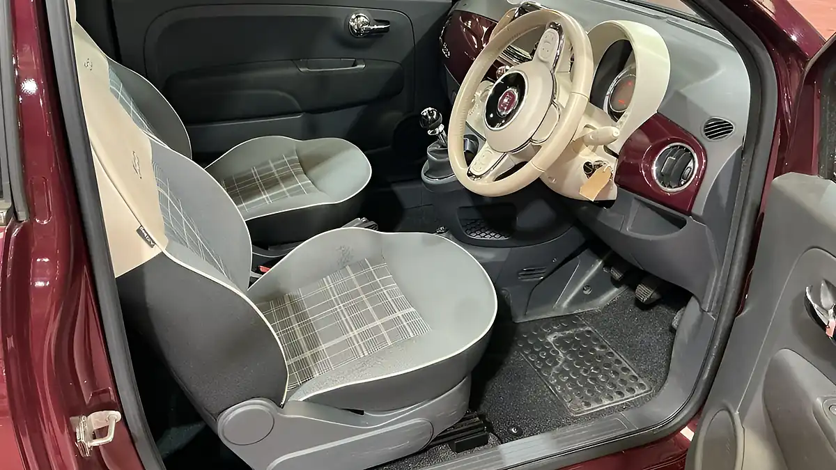 Used 2017 Fiat 500 Lounge Red - Interior and Exterior details 10