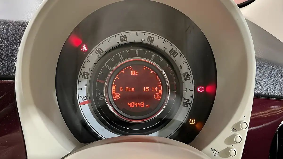 Used 2017 Fiat 500 Lounge Red - Interior and Exterior details 11