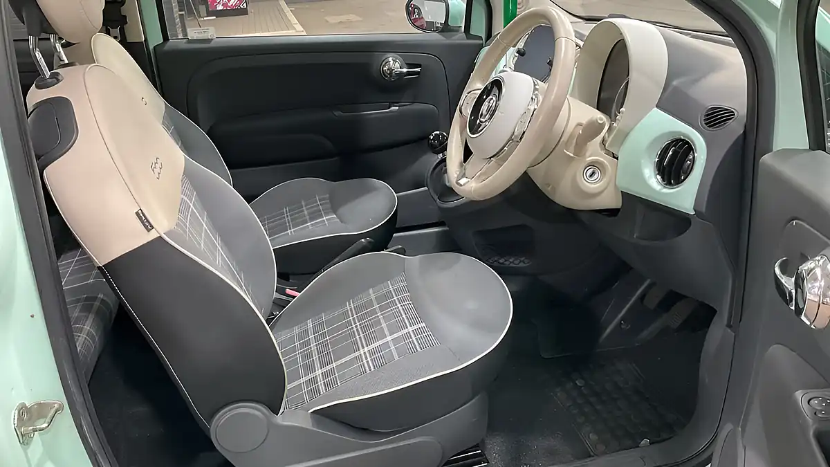 Used 2017 Fiat 500 Lounge Smooth Mint - Interior and Exterior details 8