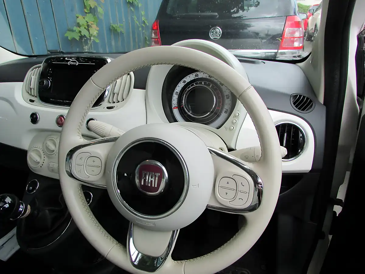 Used 2017 Fiat 500 Lounge White - Interior and Exterior details 14