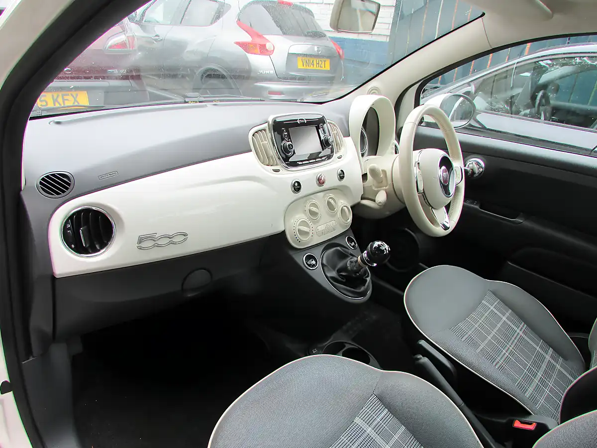 Used 2017 Fiat 500 Lounge White - Interior and Exterior details 15