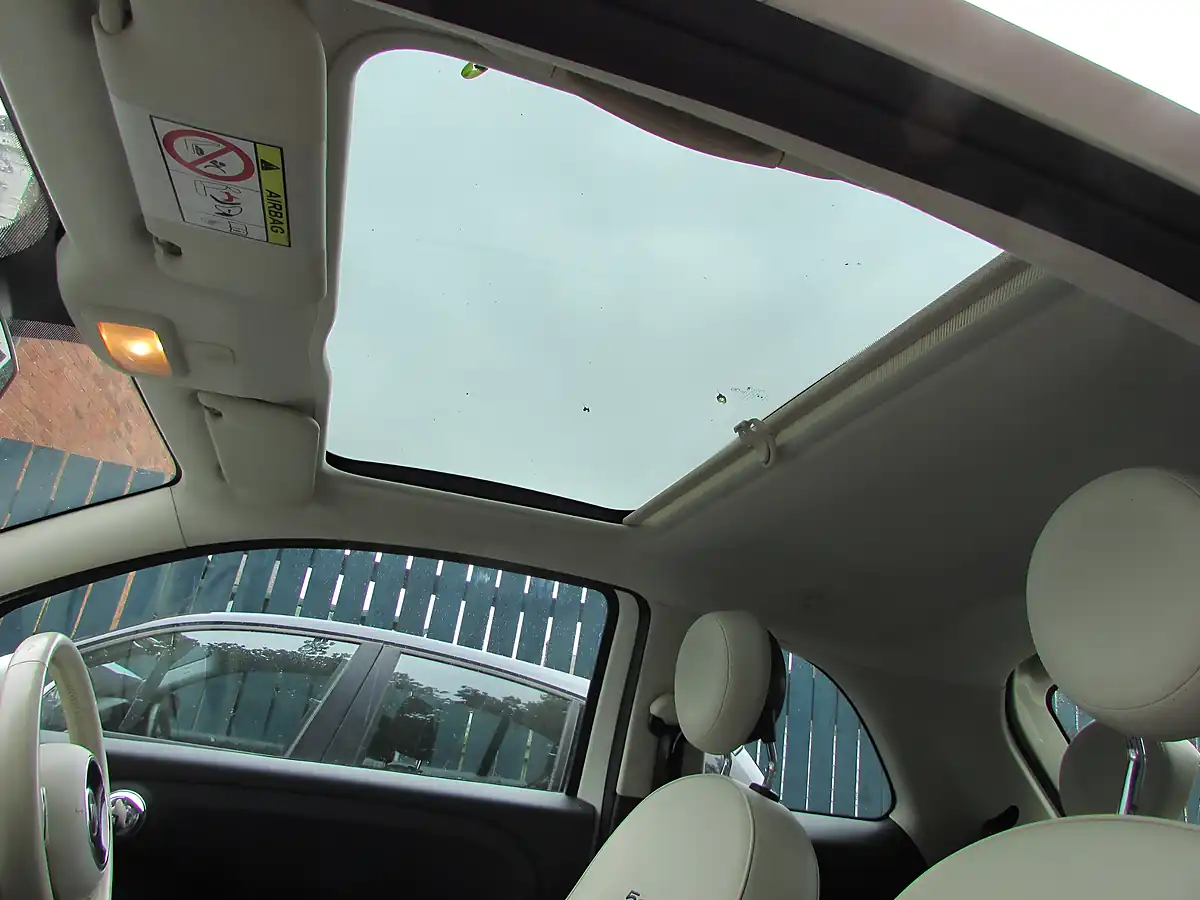 Used 2017 Fiat 500 Lounge White - Interior and Exterior details 17