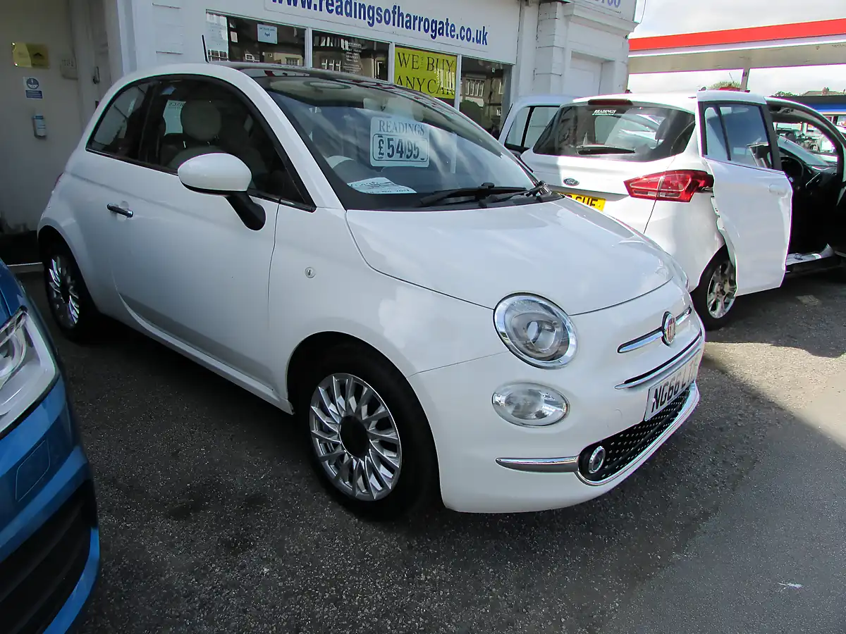 Used 2017 Fiat 500 Lounge White - Interior and Exterior details 3