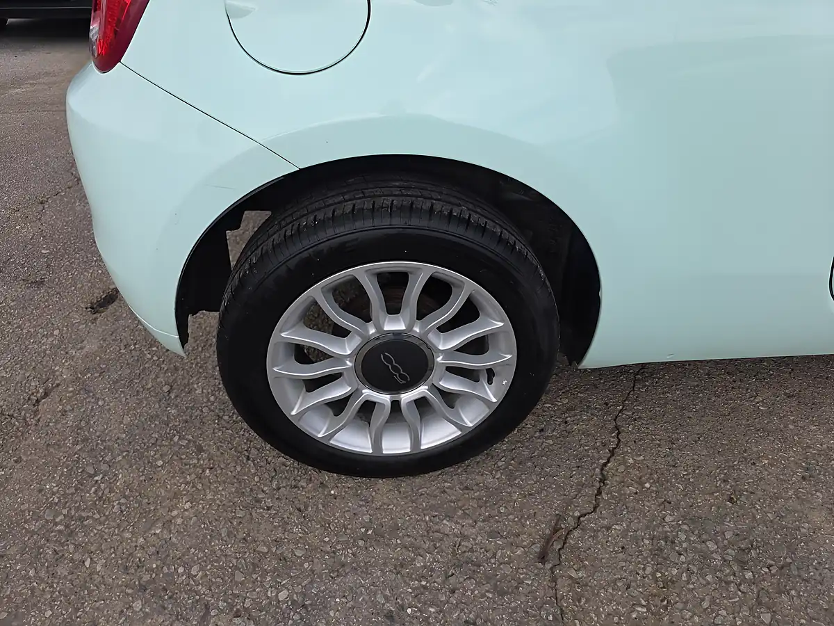 Used 2017 Fiat 500 Pop Star Green - Interior and Exterior details 17