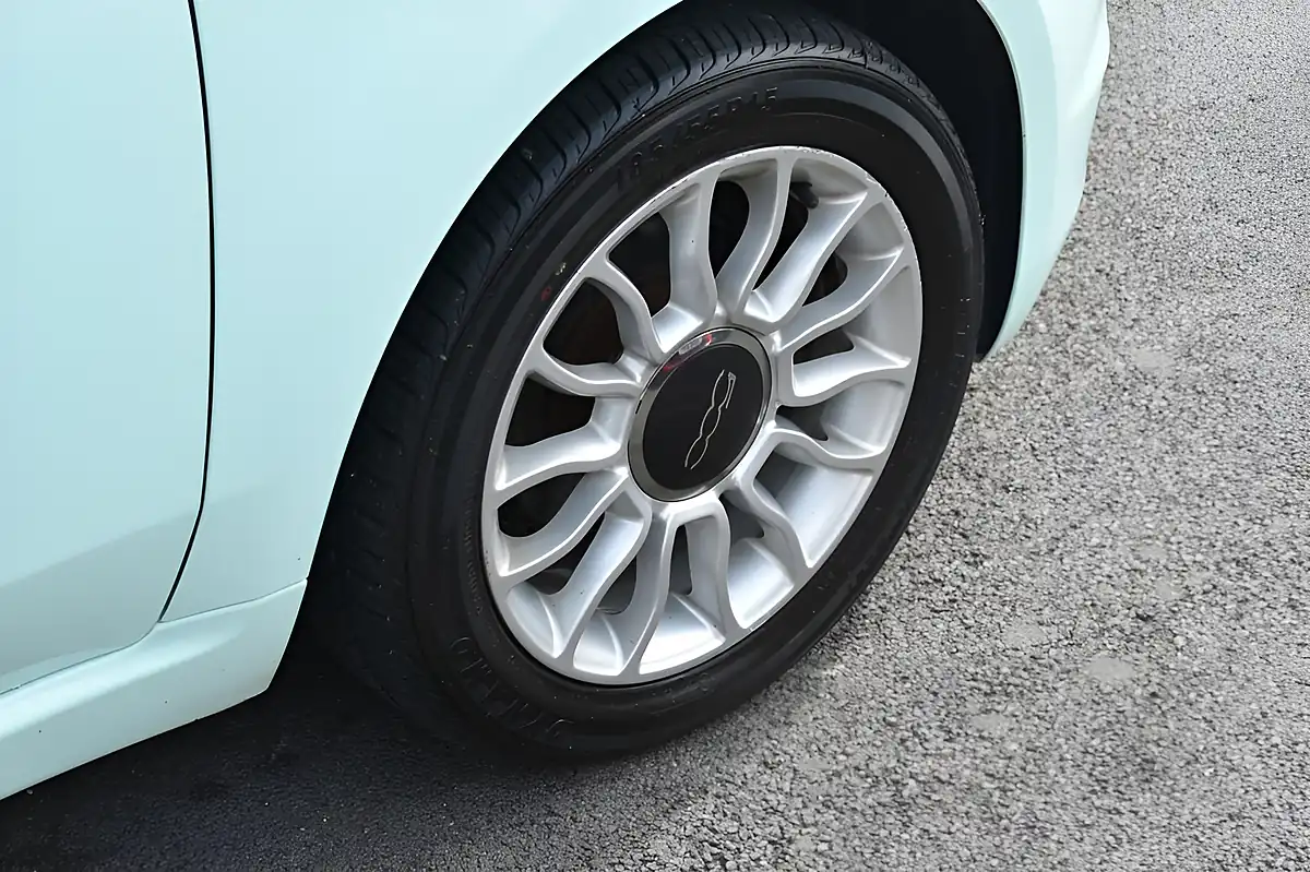 Used 2017 Fiat 500 Pop Star Green - Interior and Exterior details 20