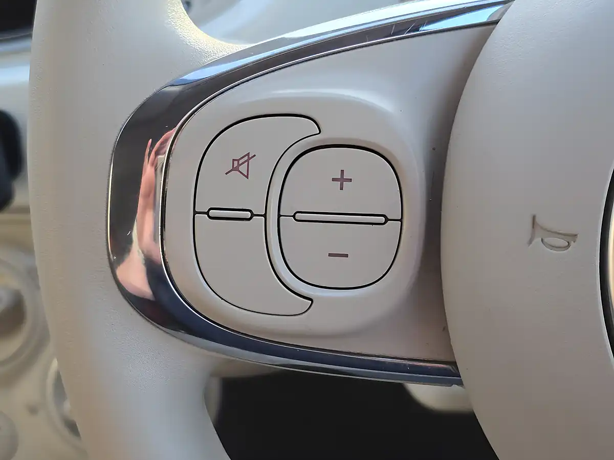 Used 2017 Fiat 500 Pop White - Interior and Exterior details 12