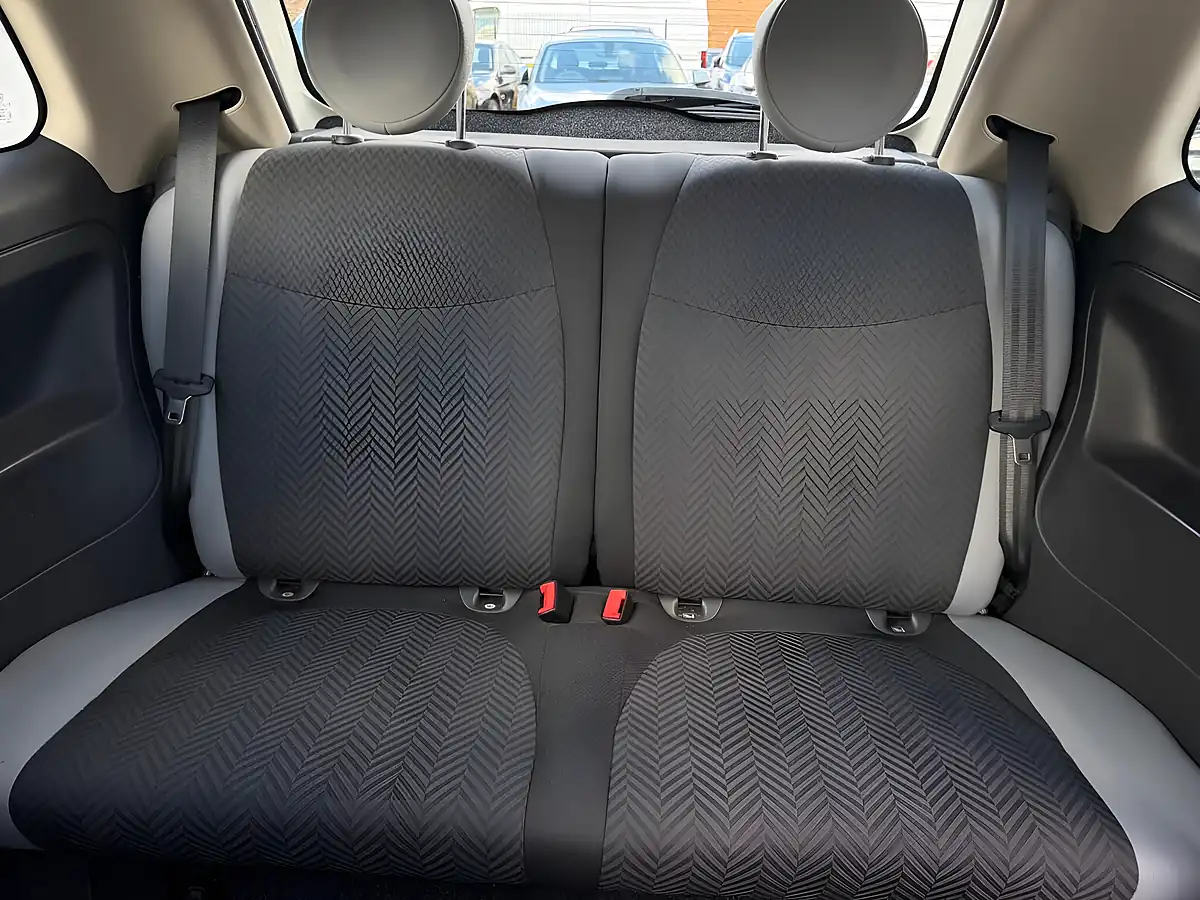 Used 2017 Fiat 500 Pop White - Interior and Exterior details 16