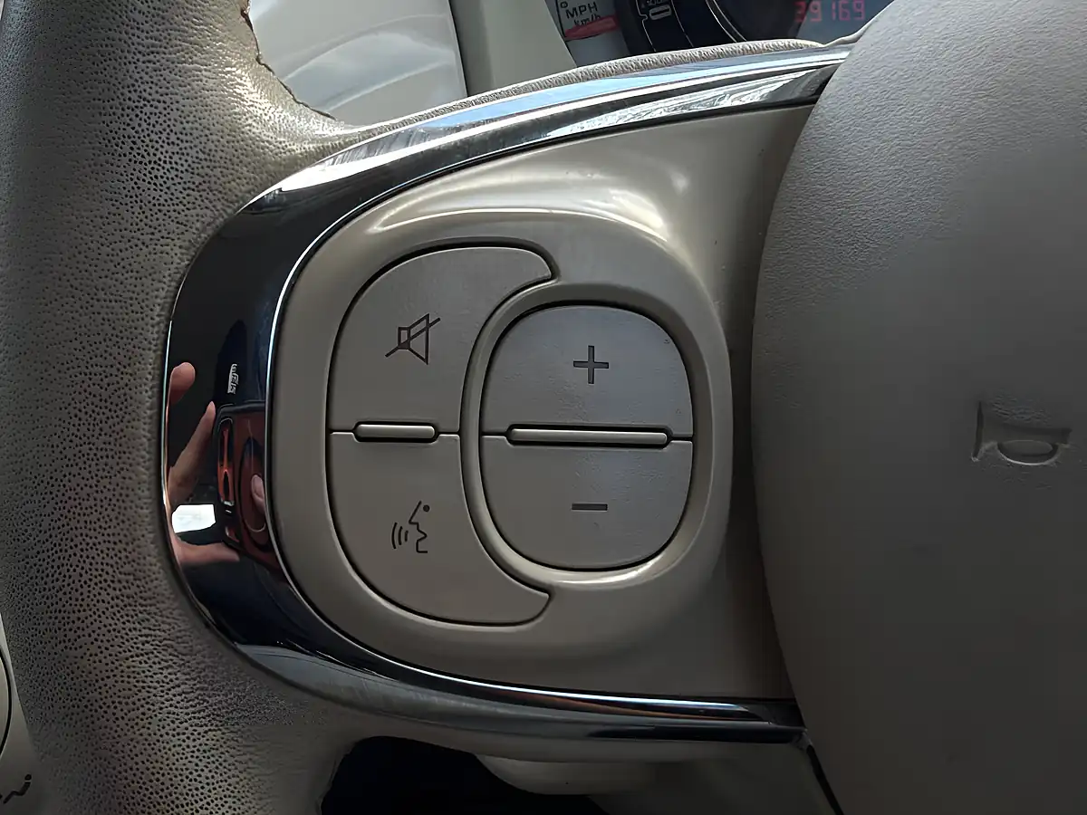 Used 2017 Fiat 500 Pop White - Interior and Exterior details 18