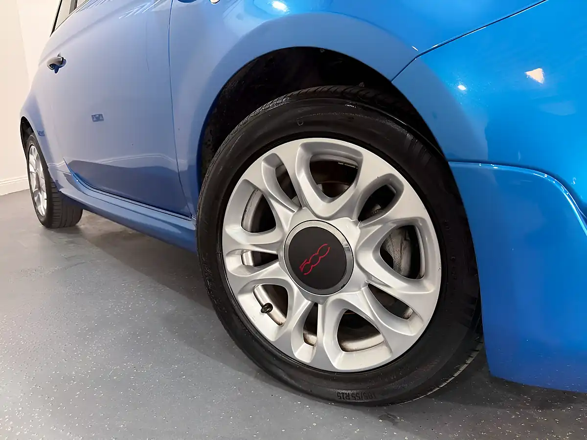 Used 2017 Fiat 500 S Blue - Interior and Exterior details 4